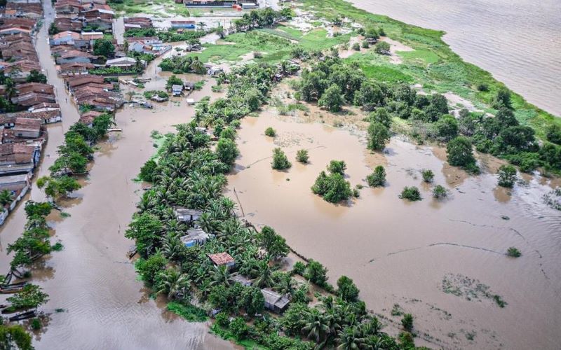 INMET emite alerta de chuvas fortes em 32 municípios alagoanos nesta quarta-feira