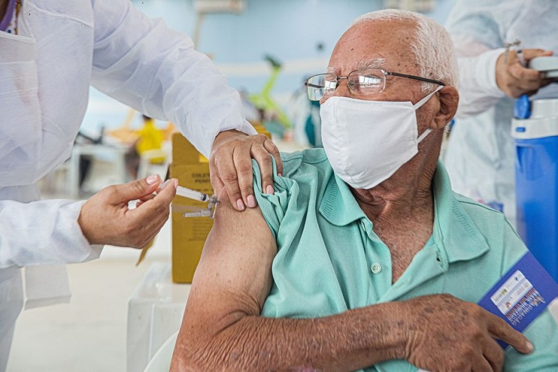 Idosos com 78 anos ou mais serão vacinadas em Arapiraca na segunda (8) 