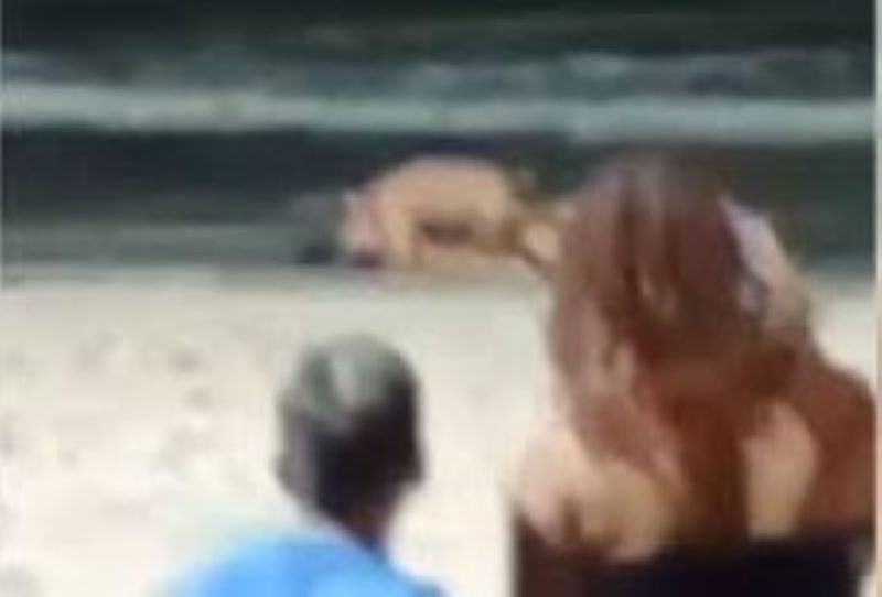 Casal é flagrado fazendo sexo na areia da praia em Maceió