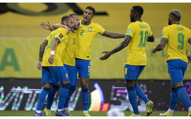 Seleção vence Peru e mantém campanha perfeita nas Eliminatórias