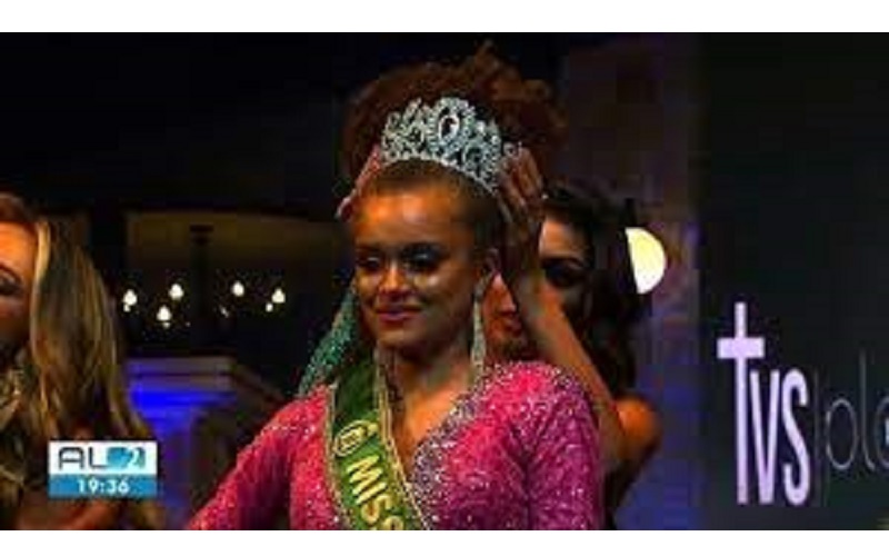 Indígena eleita Miss Brasil 2021 desembarca em Alagoas após vencer concurso nacional