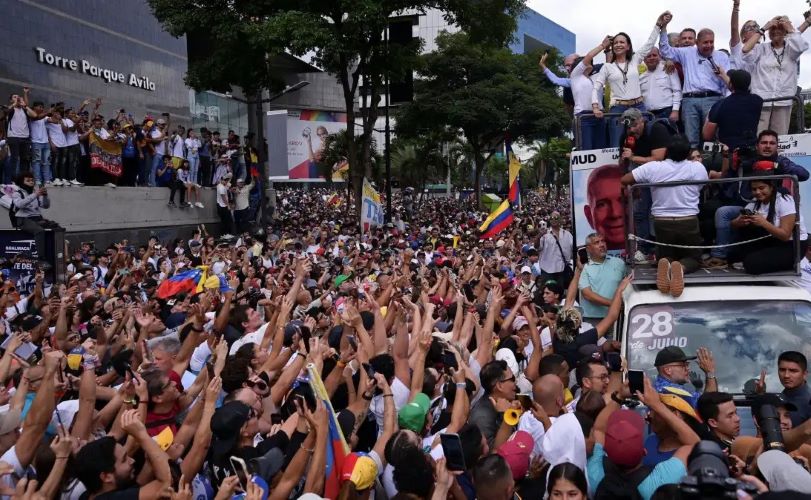 Protesto contra resultado eleitoral que aponta vitória de Maduro, em Caracas