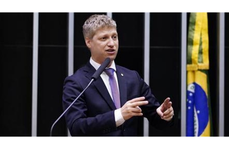 O deputado Marcel van Hatten protocolou o pedido