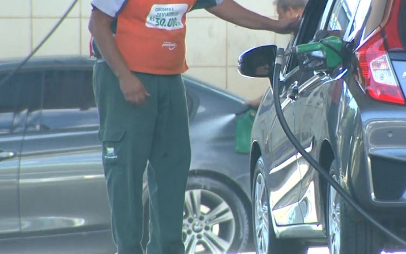 Preço médio dos combustíveis em Maceió sofreu aumento em relação ao mês de março, segundo o Procon