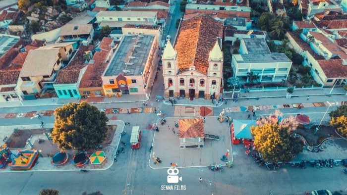Vista aérea mostrando a Igreja Matriz do Sagrado Coração de Jesus...