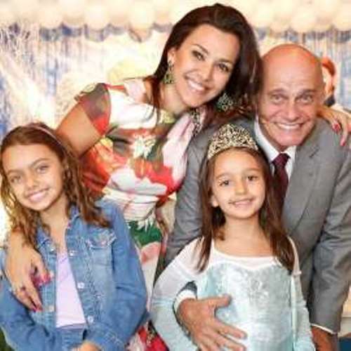 No testamento está especificado que, preferencialmente, devem ir para a viúva a casa em que moravam e a parte que lhe cabia na sociedade de empresa de NY