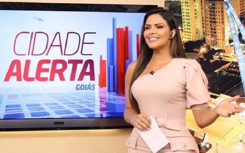 Silvye Alves apresenta o 'Cidade Alerta', da Record TV, em Goiás