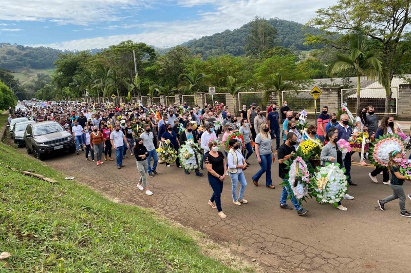 Funeral coletivo das cinco vítimas do atentado na creche em Saudades, Santa Catarina