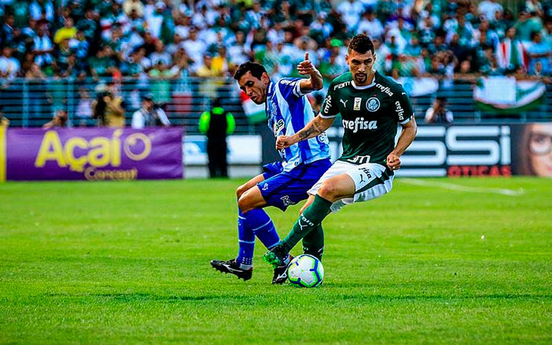 Maidana estreou contra o Palmeiras, mas saiu por lesão ainda no primeiro tempo