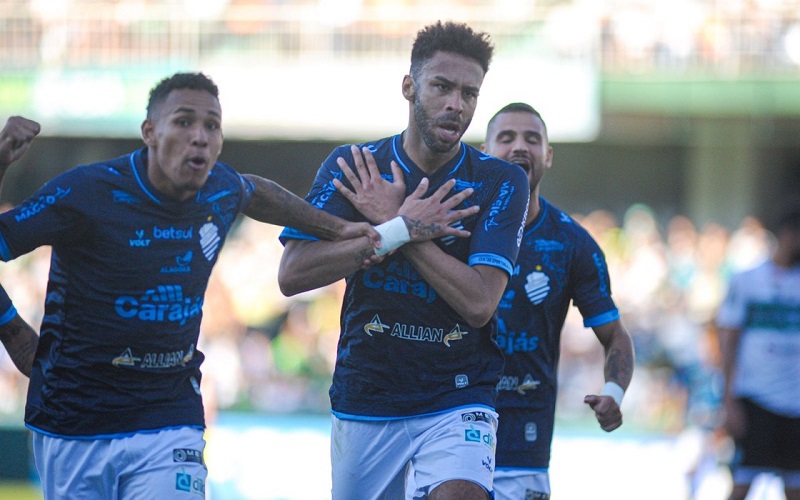 Zagueiro Wellington, com gol de cabeça, foi o grande herói do confronto desta tarde