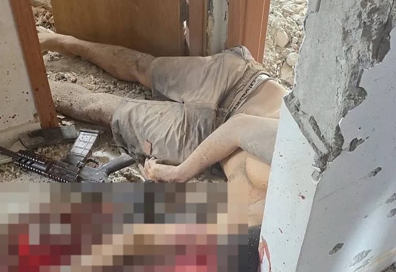 Policiais foram recebidos com tiros de fuzil e explosivos.