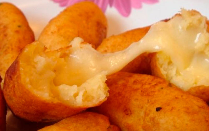 Bolinho de Mandioca com Queijo