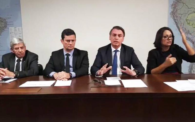 Jair Bolsonaro, presidente da República, realiza live nas redes sociais com Sergio Moro, ministro da Justiça e Segurança Pública e General Augusto Heleno, ministro-chefe do Gabinete de Segurança Institucional (GSI) - 04/04/2019